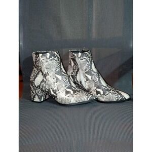 Madden Girl Snakeskin Ankle Boots Block Heel Y2K Vibe Side Zip Women's 8